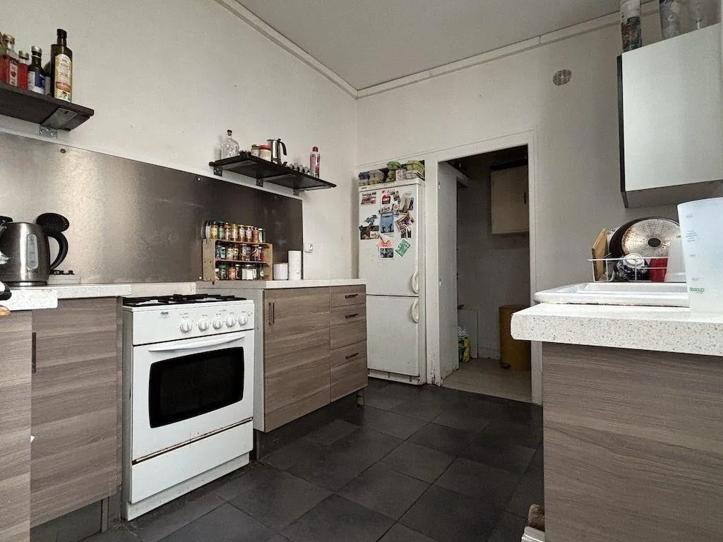 Maison de ville de 144 m² à Poitiers Montierneuf avec cour et caves voûtées 