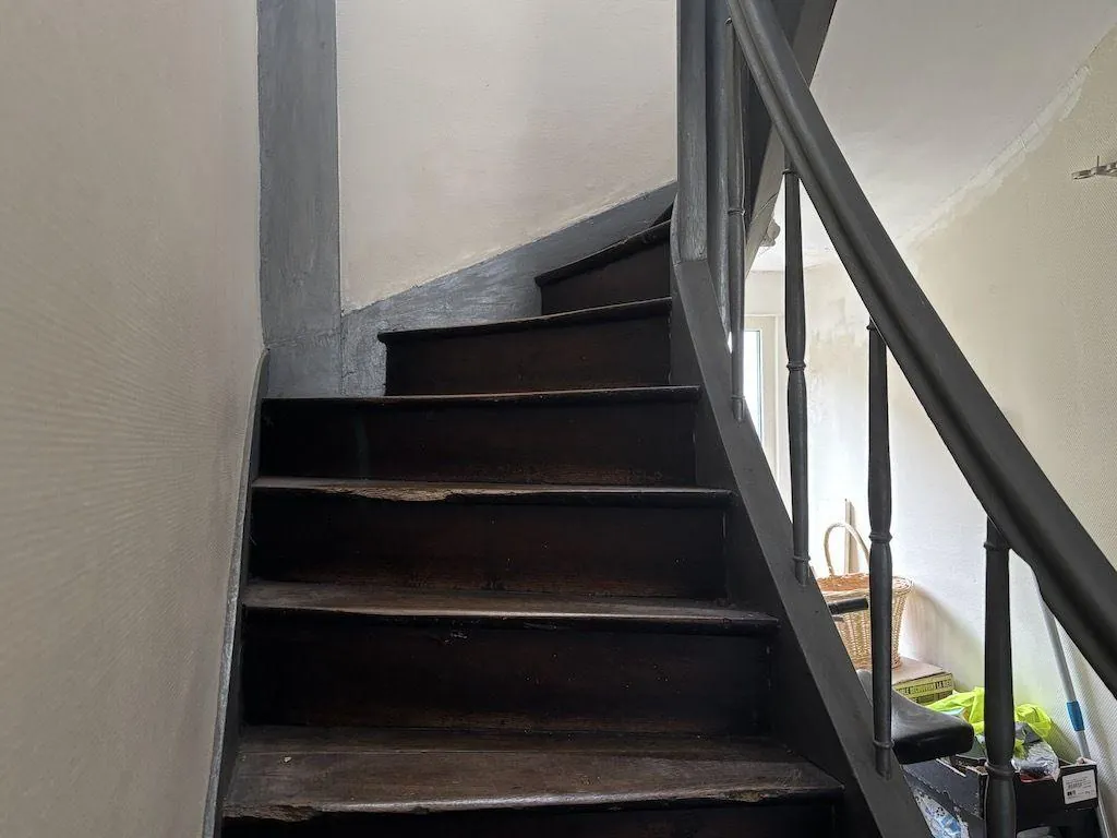 Maison de ville de 144 m² à Poitiers Montierneuf avec cour et caves voûtées 