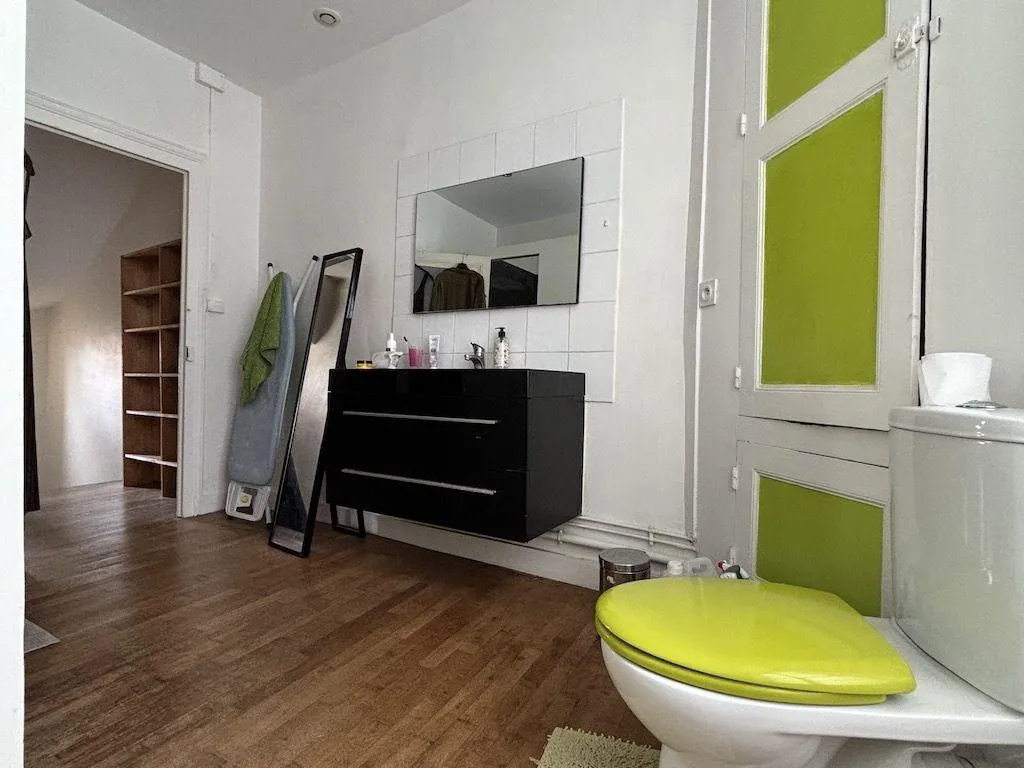 Maison de ville de 144 m² à Poitiers Montierneuf avec cour et caves voûtées 