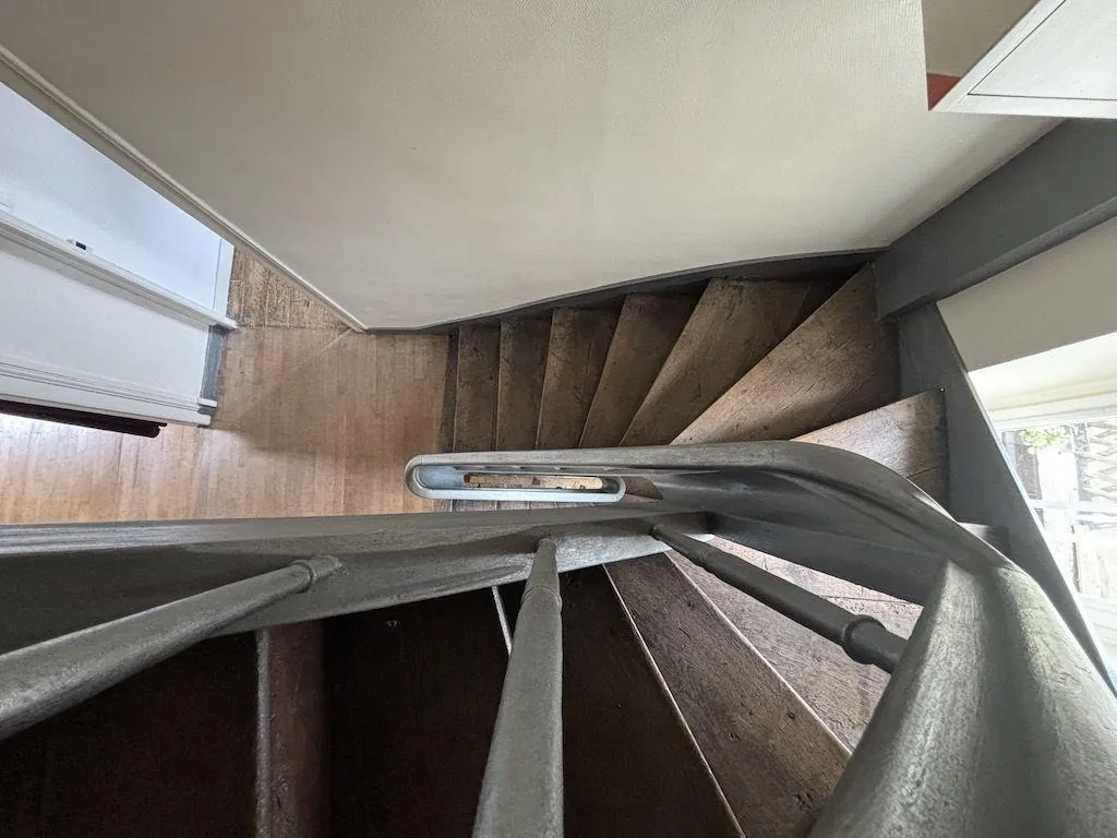 Maison de ville de 144 m² à Poitiers Montierneuf avec cour et caves voûtées 