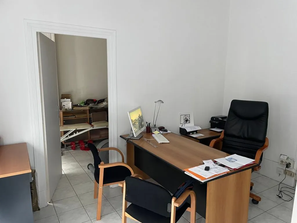 Local d'habitation à usage professionnel à Auteuil Paris 