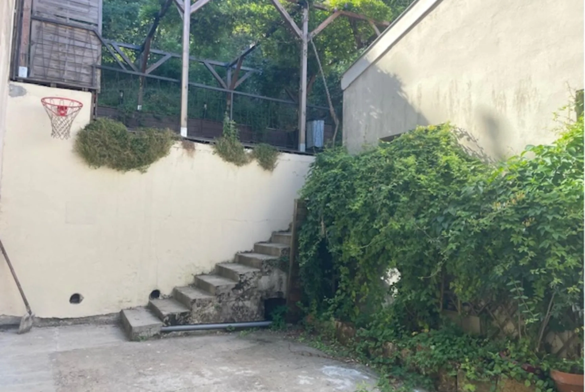 Maison à vendre à Langoiran avec jardin, terrasse et stationnement 
