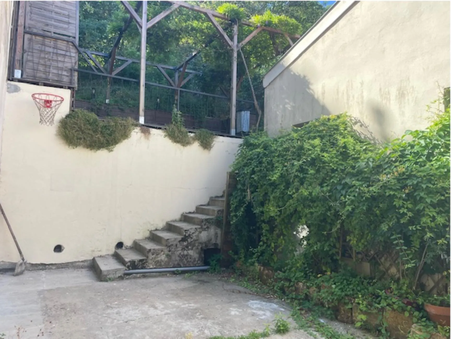 Maison à vendre à Langoiran avec jardin, terrasse et stationnement 