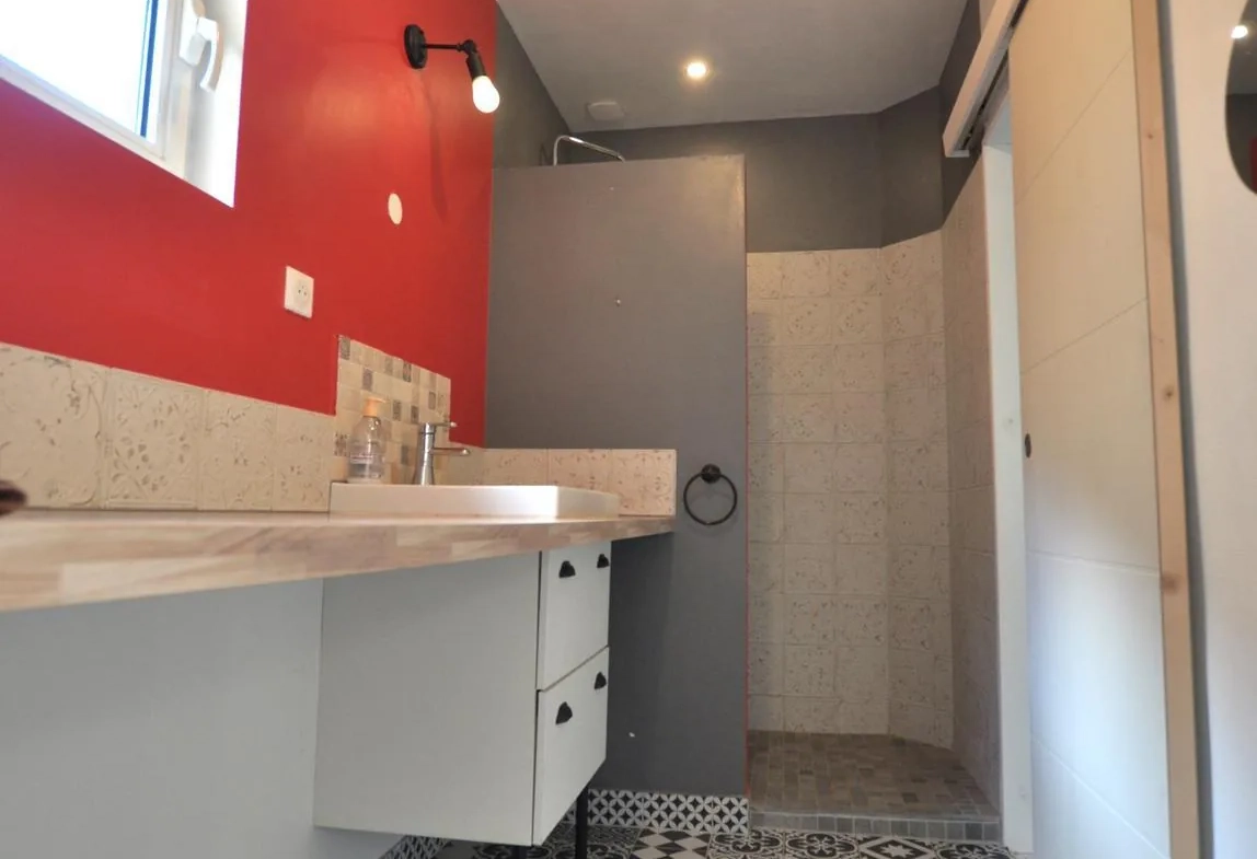 Maison à vendre à Langoiran avec jardin, terrasse et stationnement 