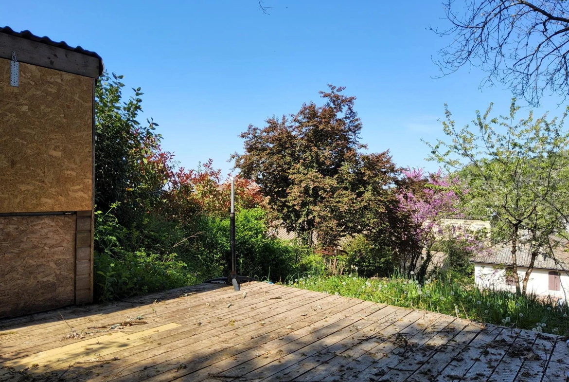 Maison à vendre à Langoiran avec jardin, terrasse et stationnement 
