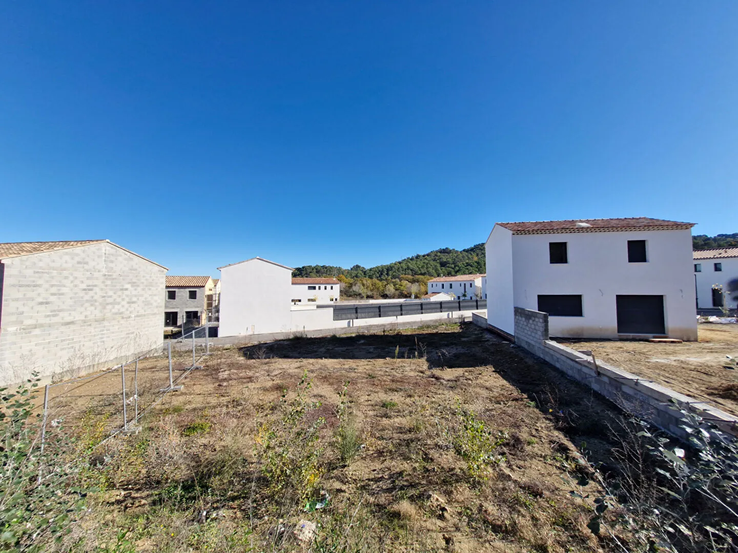 Terrain constructible de 578 m² à Le Puy Sainte Réparade – Prêt à taux zéro 