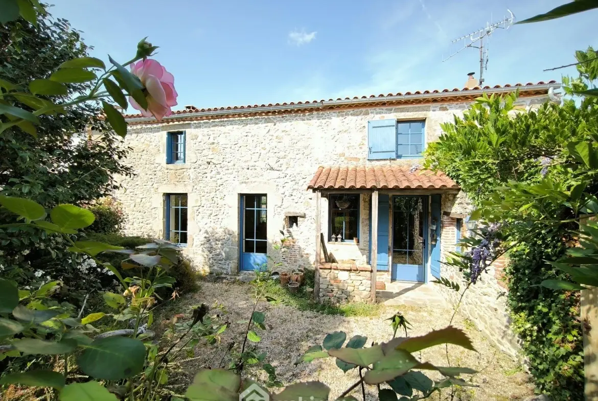 Grande maison en pierres avec deux habitations à Les Herbiers – 8 pièces, 4 chambres 