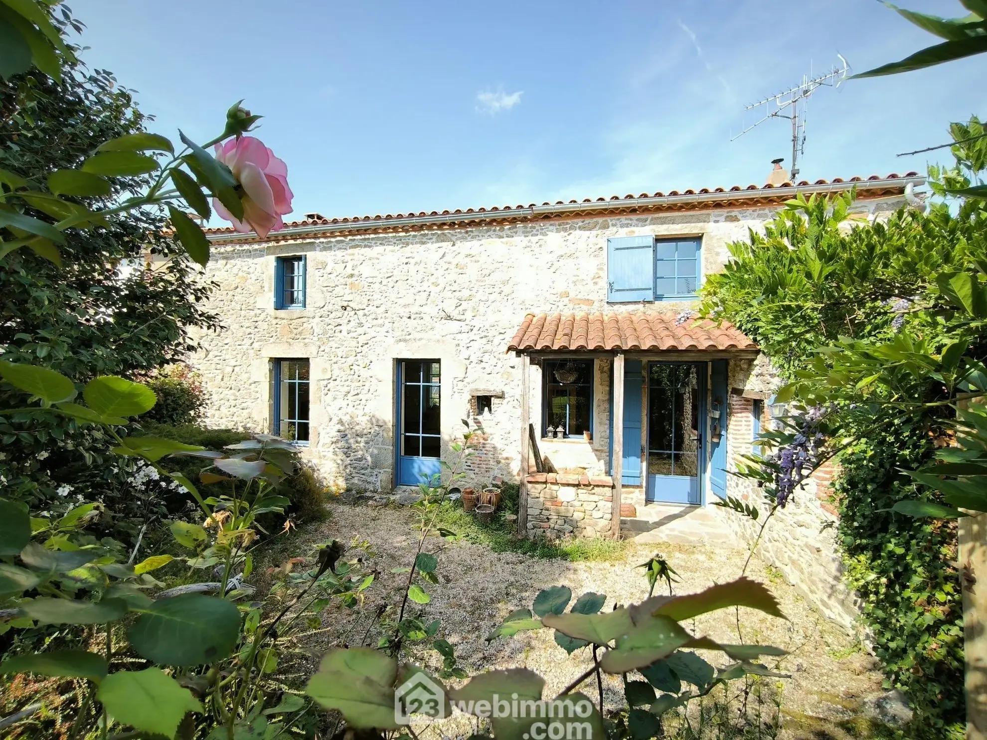 Grande maison en pierres avec deux habitations à Les Herbiers – 8 pièces, 4 chambres 