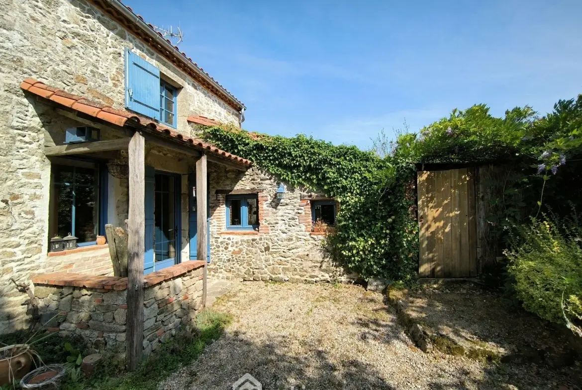 Grande maison en pierres avec deux habitations à Les Herbiers – 8 pièces, 4 chambres 