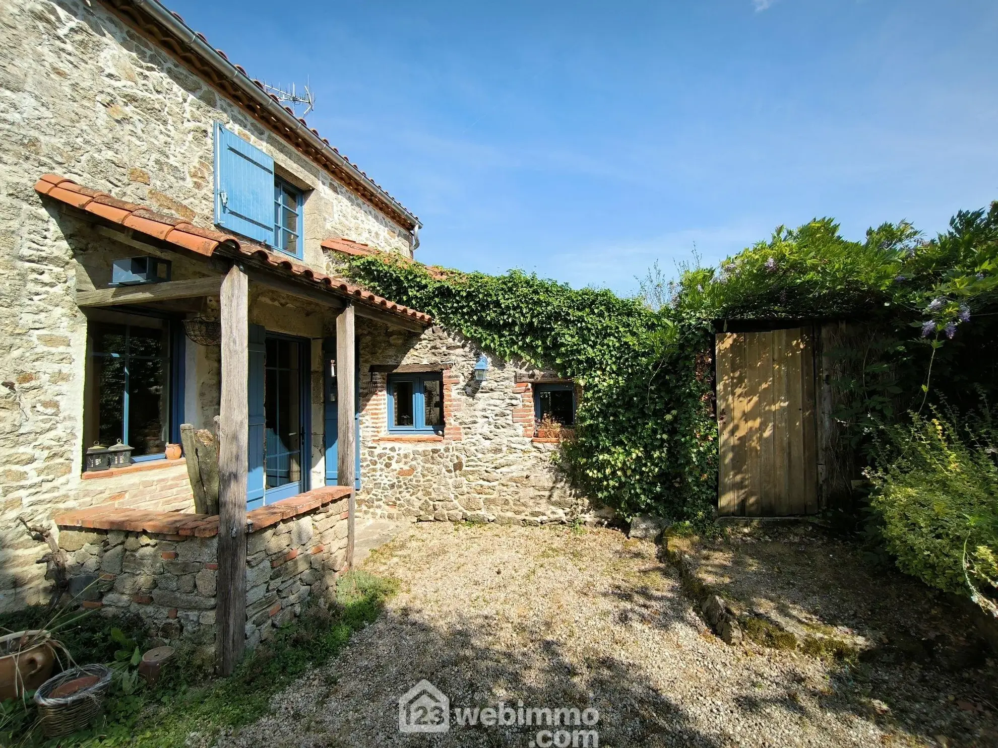 Grande maison en pierres avec deux habitations à Les Herbiers – 8 pièces, 4 chambres 