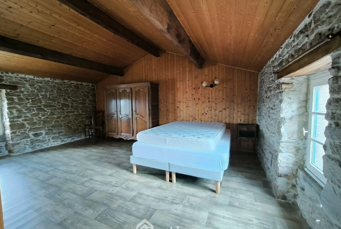 Grande maison en pierres avec deux habitations à Les Herbiers – 8 pièces, 4 chambres 