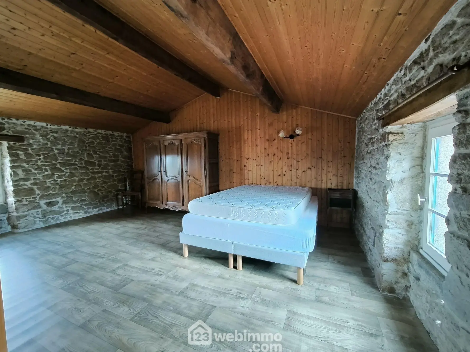 Grande maison en pierres avec deux habitations à Les Herbiers – 8 pièces, 4 chambres 
