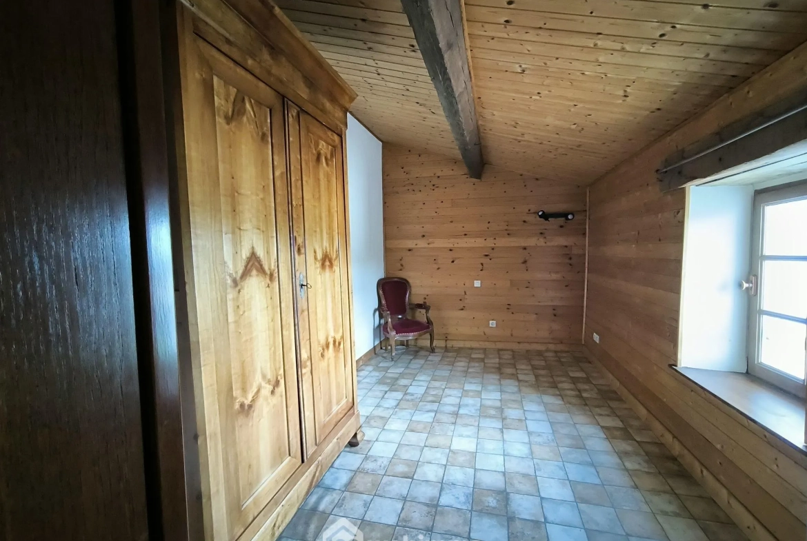 Grande maison en pierres avec deux habitations à Les Herbiers – 8 pièces, 4 chambres 