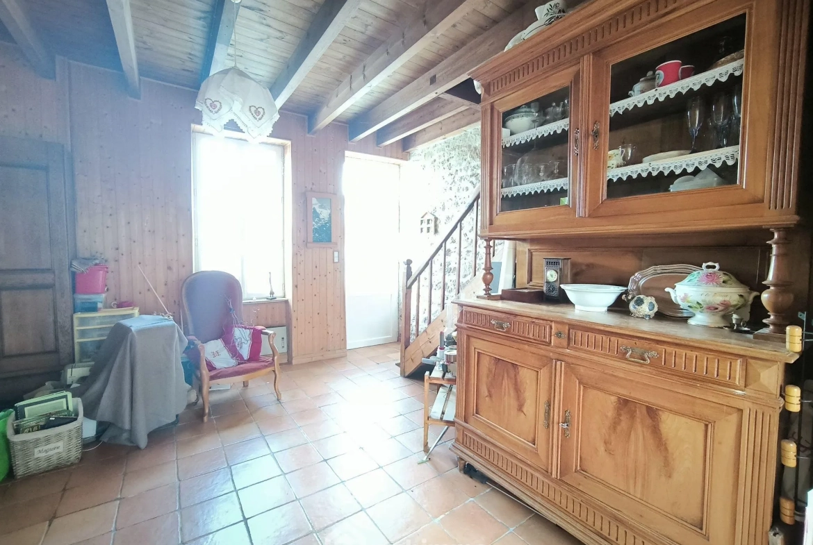 Grande maison en pierres avec deux habitations à Les Herbiers – 8 pièces, 4 chambres 