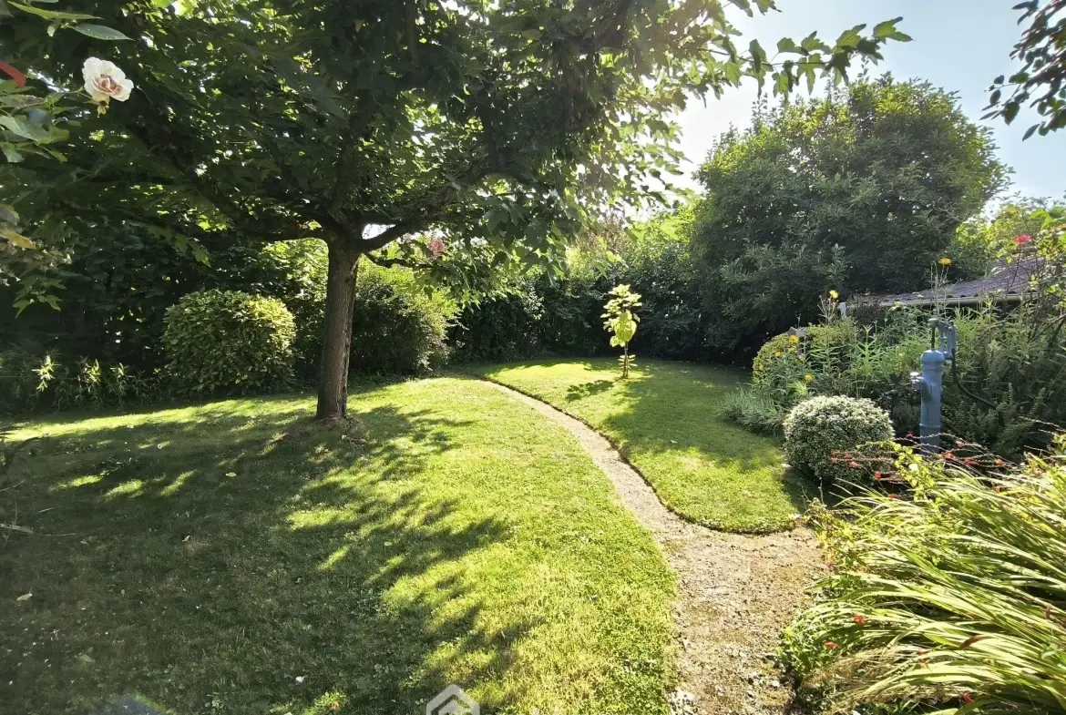Grande maison en pierres avec deux habitations à Les Herbiers – 8 pièces, 4 chambres 