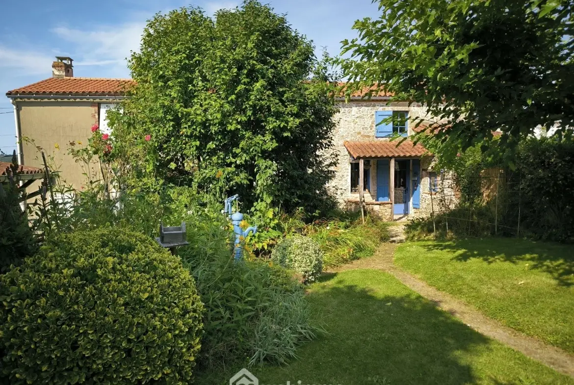 Grande maison en pierres avec deux habitations à Les Herbiers – 8 pièces, 4 chambres 