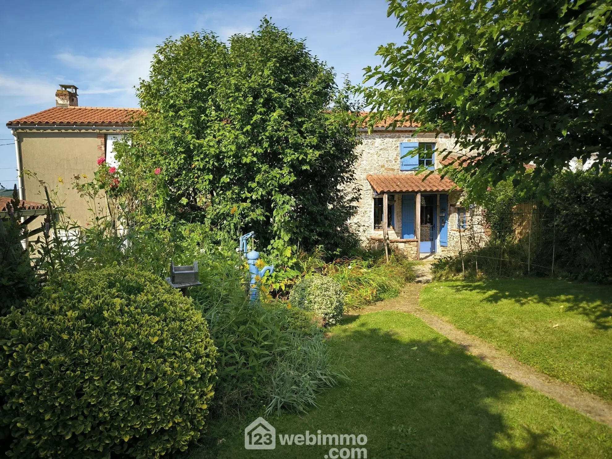 Grande maison en pierres avec deux habitations à Les Herbiers – 8 pièces, 4 chambres 