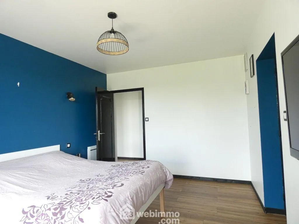 Maison de 222 m² avec grand terrain et vue dégagée à Châtillon-sur-Thouet 