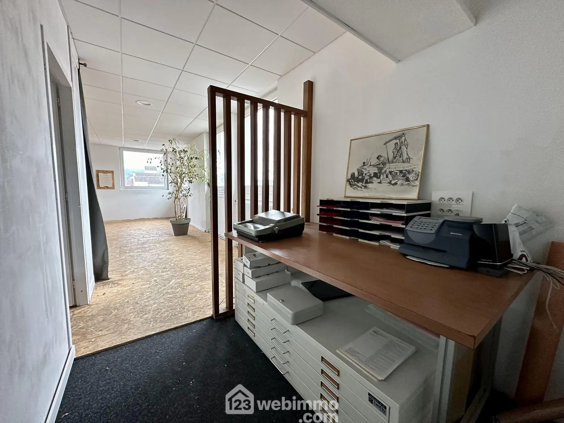 Bureaux à vendre de 50m² à Verdun, vue sur la Meuse et parking gratuit 