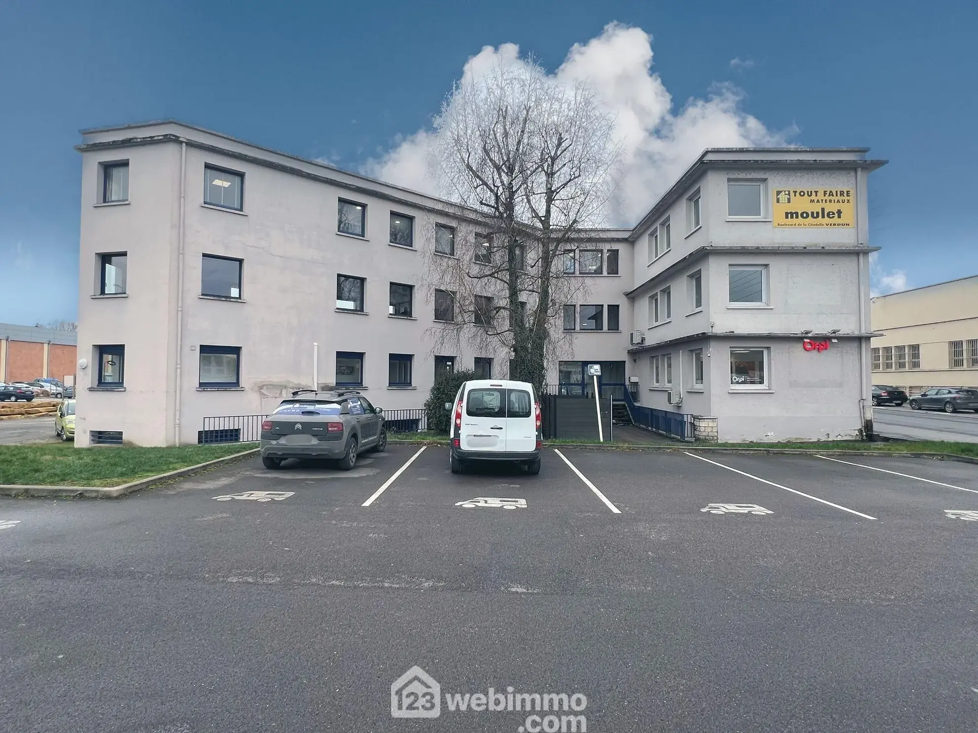 Bureaux à vendre de 50m² à Verdun, vue sur la Meuse et parking gratuit 