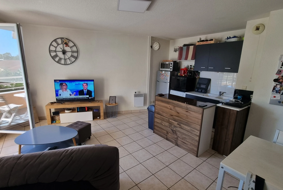 Vente d'un appartement T3 loué à Villerest avec parking et balcon 