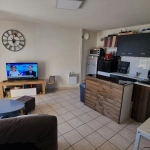Vente d'un appartement T3 loué à Villerest avec parking et balcon