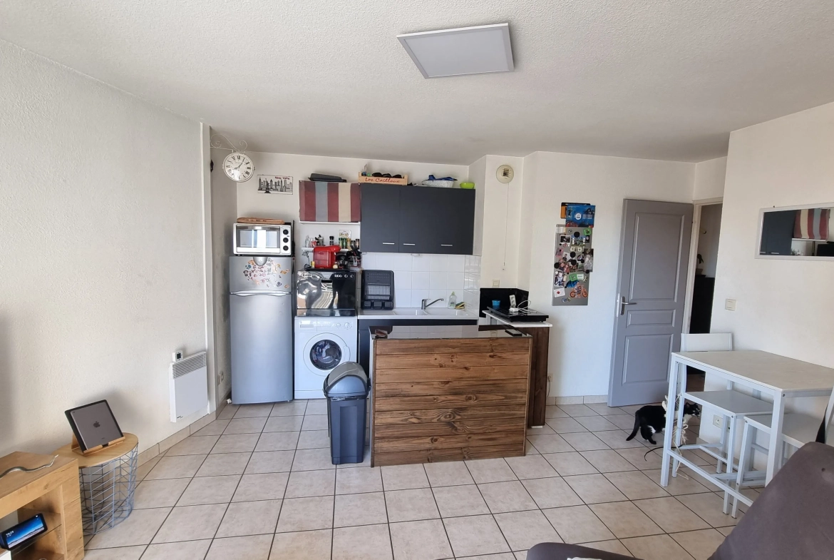 Vente d'un appartement T3 loué à Villerest avec parking et balcon 