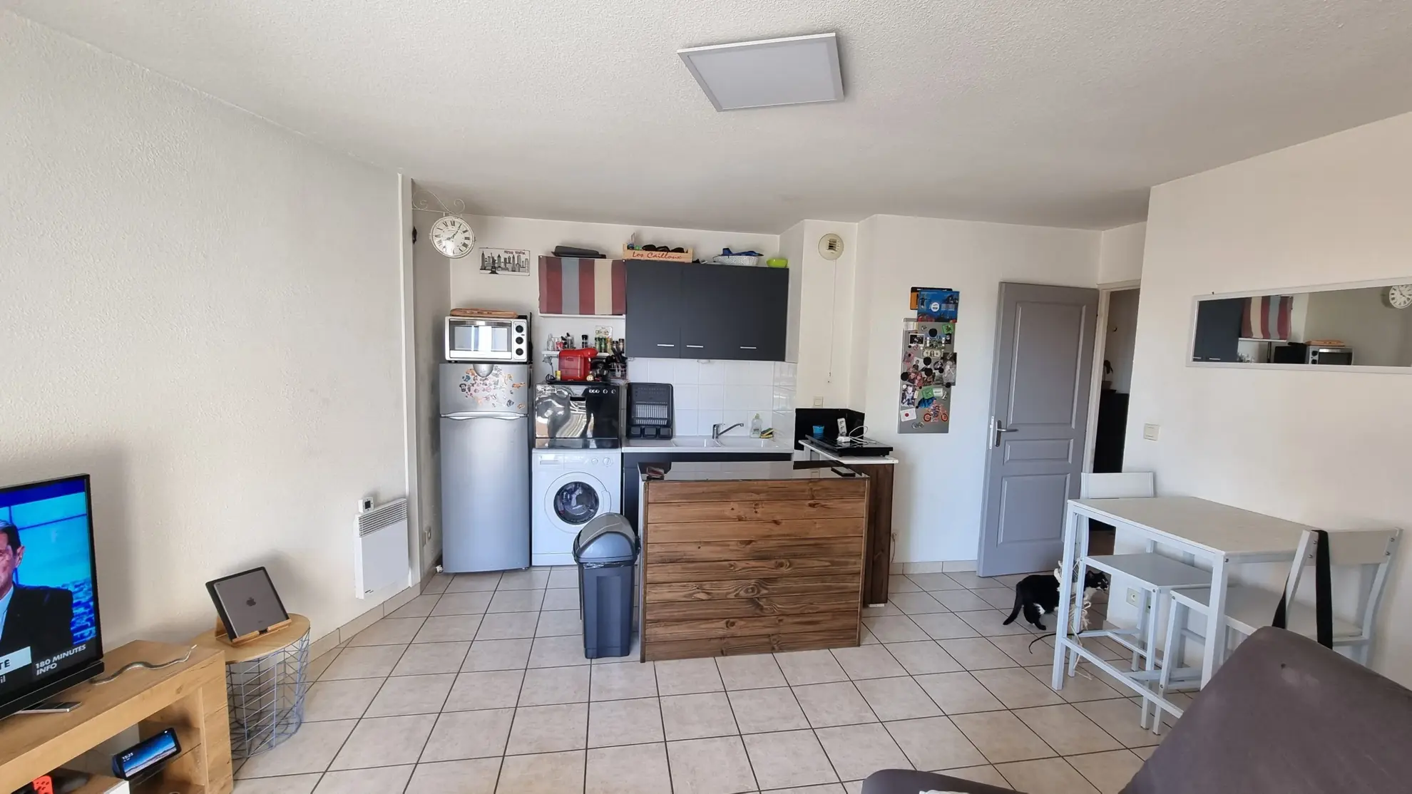 Vente d'un appartement T3 loué à Villerest avec parking et balcon 