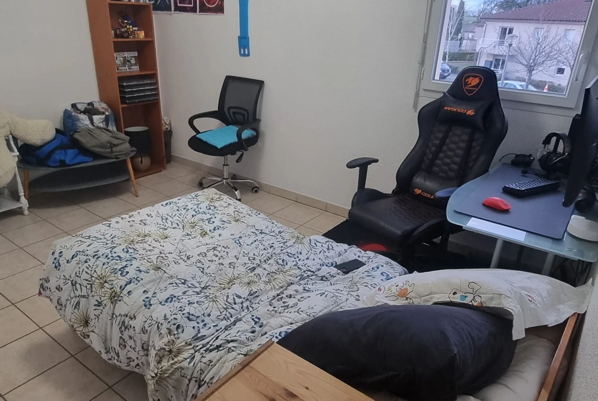 Vente d'un appartement T3 loué à Villerest avec parking et balcon 
