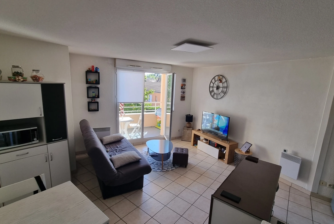 Vente d'un appartement T3 loué à Villerest avec parking et balcon 