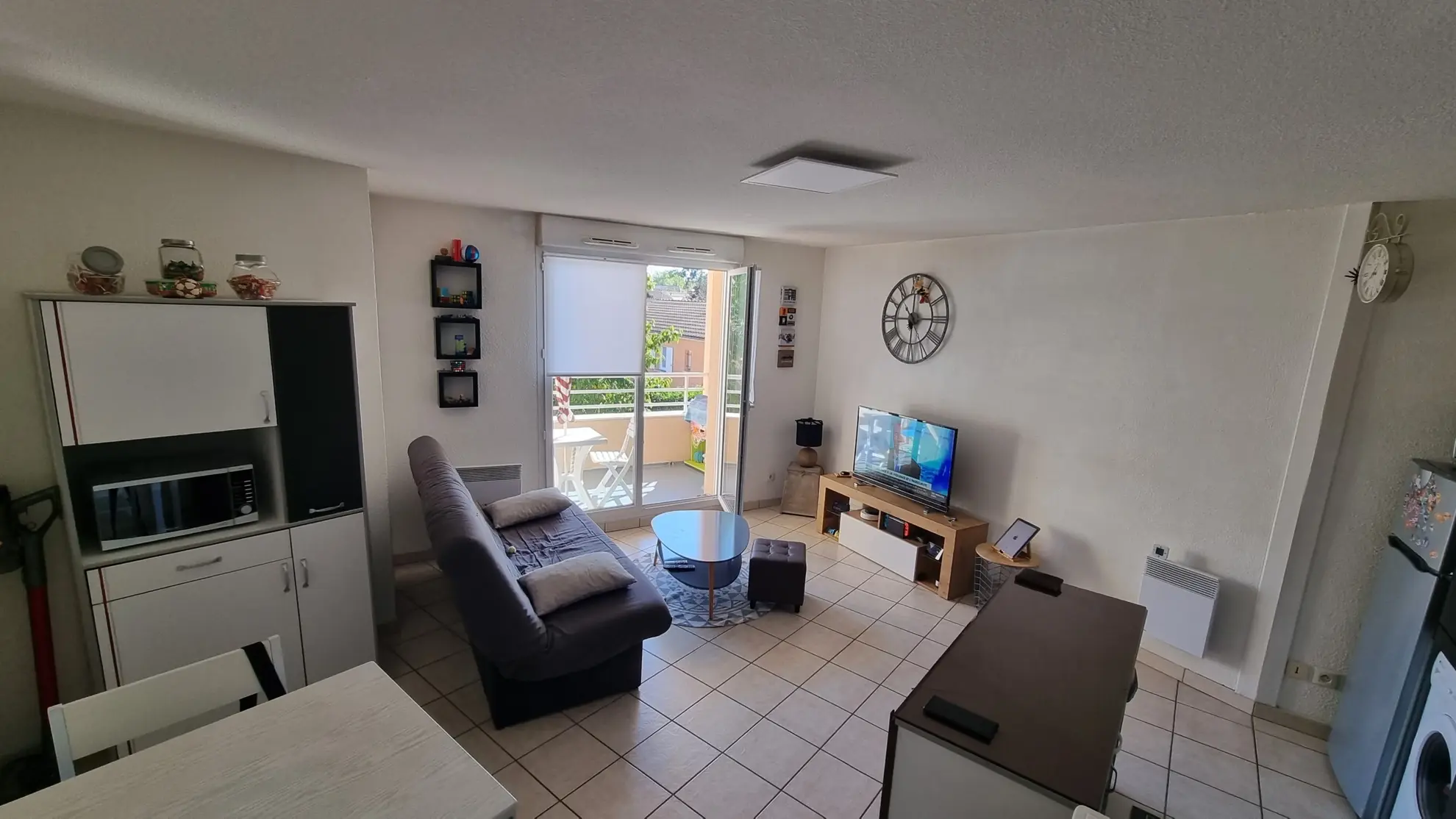 Vente d'un appartement T3 loué à Villerest avec parking et balcon 