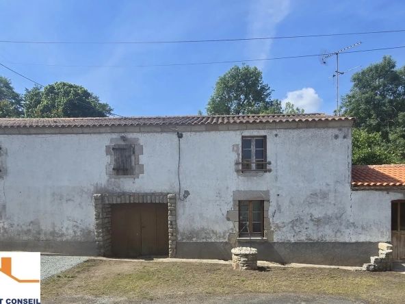 Maison en pierre à rénover aux Lucs-sur-Boulogne avec grand potentiel