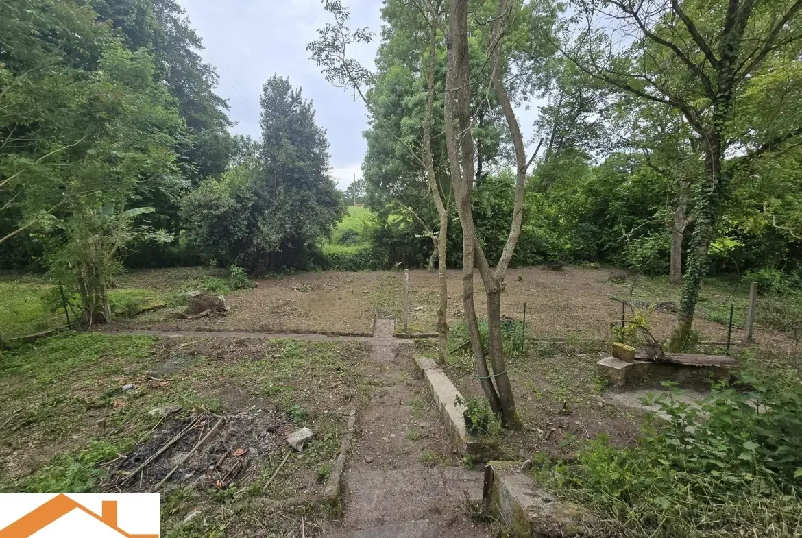 Maison en pierre à rénover aux Lucs-sur-Boulogne avec grand potentiel 