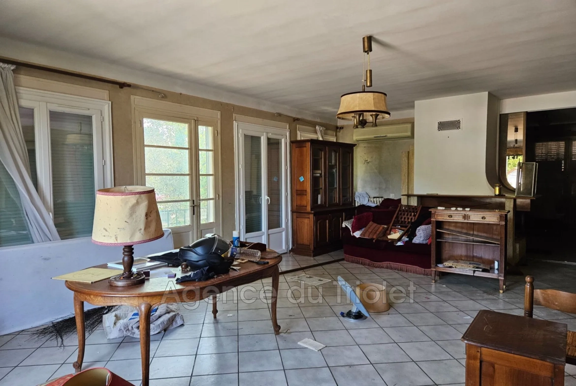 Grand appartement F4 à rénover de 114 m² à Montpellier avec garage et cave 