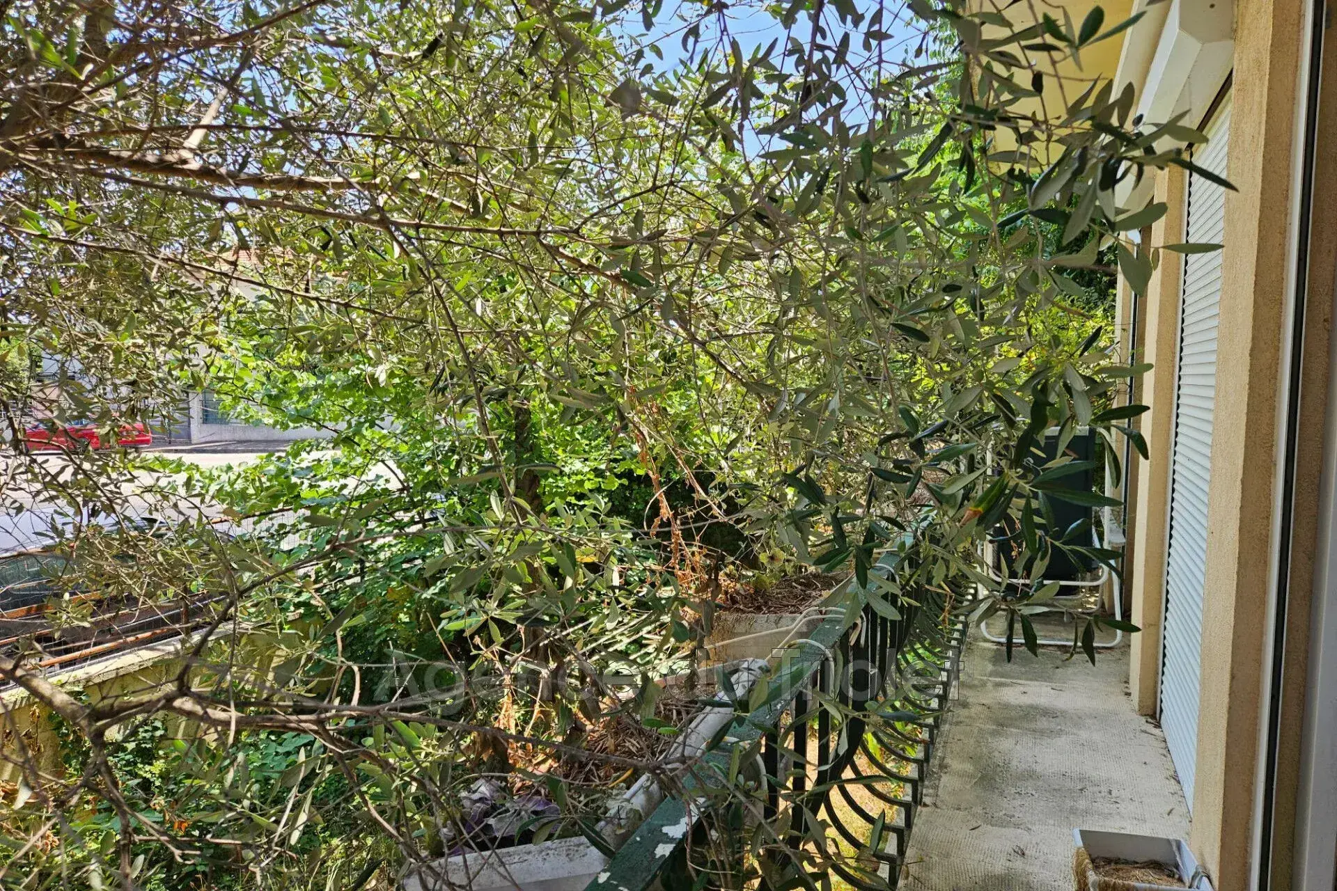 Grand appartement F4 à rénover de 114 m² à Montpellier avec garage et cave 