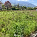 Terrain constructible de 402 m² à Pontcharra, proche commodités et environnement paisible