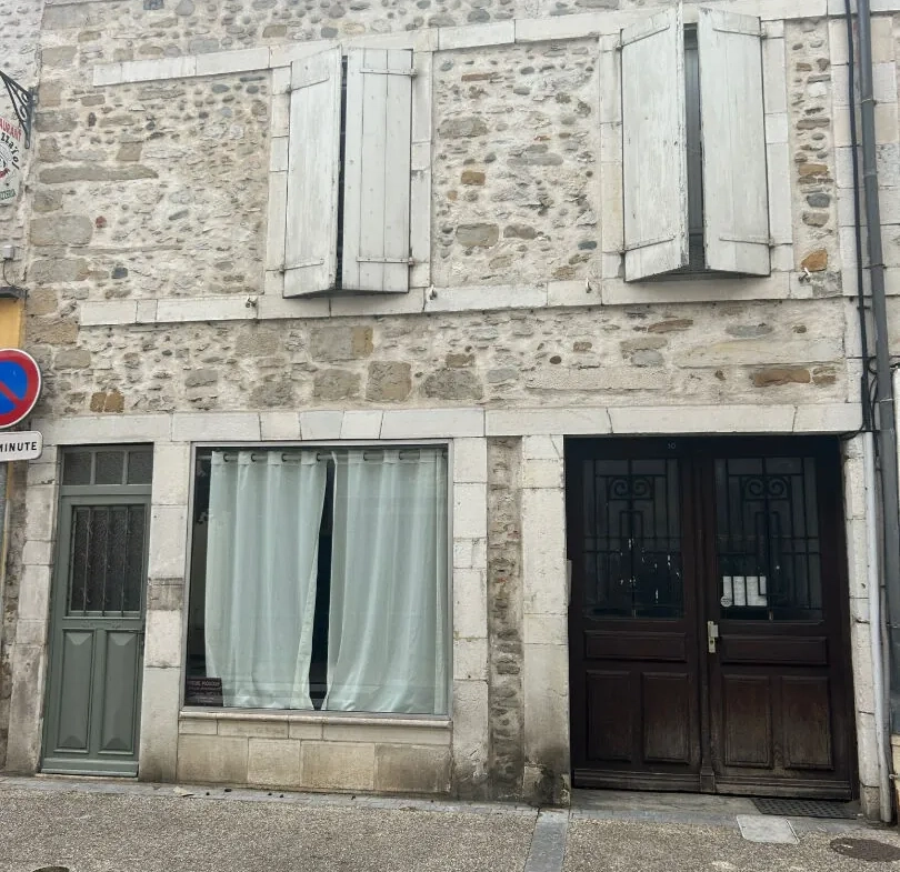 Spacieux T3 en hyper centre de Nay, calme et idéalement situé 