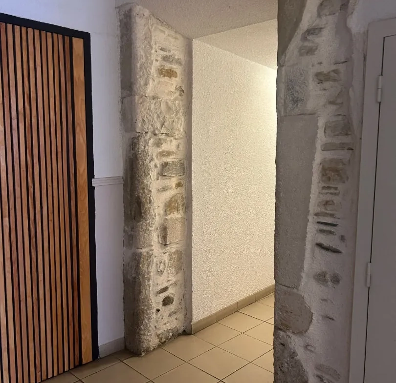 Spacieux T3 en hyper centre de Nay, calme et idéalement situé 