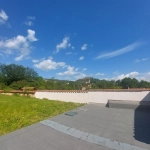 Maison rénovée à vendre à Marcilly-le-Châtel avec vue et cave voûtée