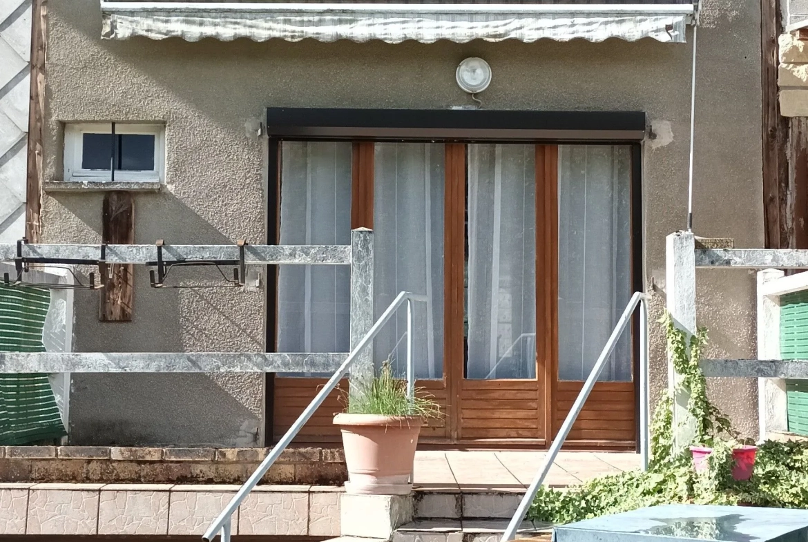 Maison à vendre à Novion-Porcien avec jardin et potentiel d'aménagement 