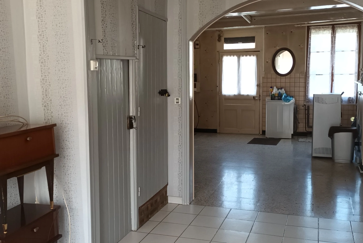 Maison à vendre à Novion-Porcien avec jardin et potentiel d'aménagement 