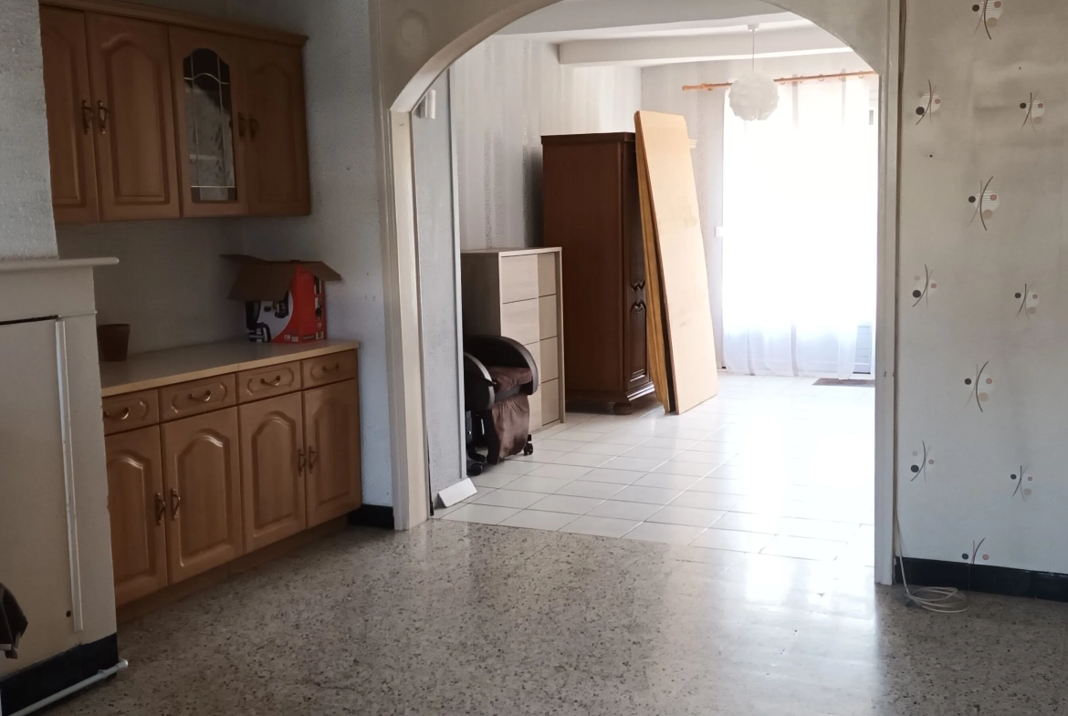 Maison à vendre à Novion-Porcien avec jardin et potentiel d'aménagement 