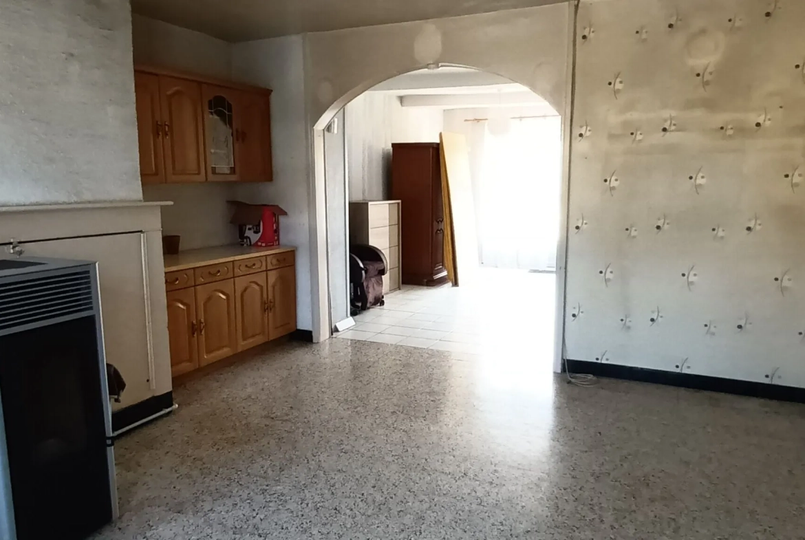 Maison à vendre à Novion-Porcien avec jardin et potentiel d'aménagement 