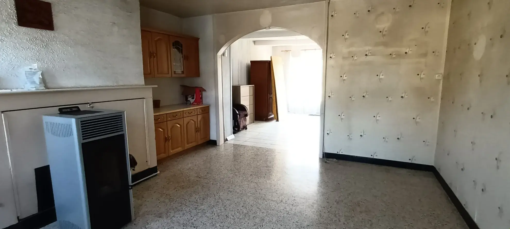 Maison à vendre à Novion-Porcien avec jardin et potentiel d'aménagement 