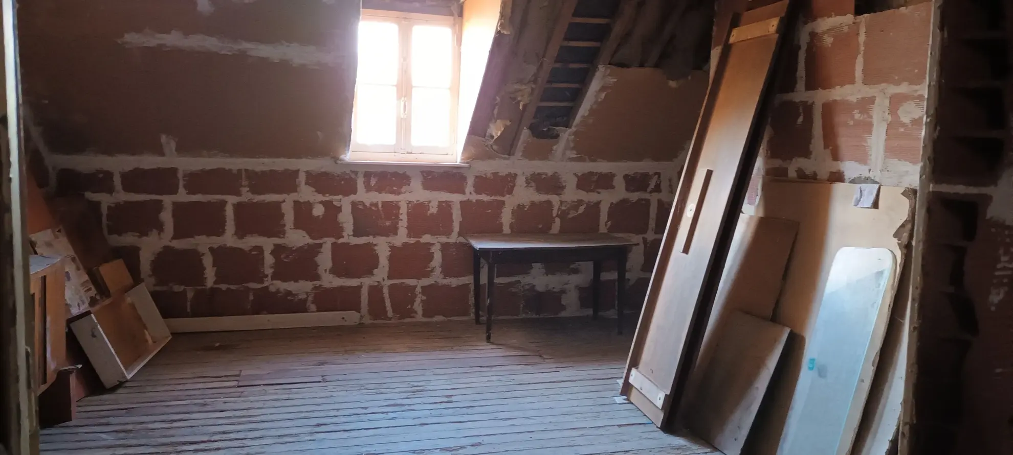 Maison à vendre à Novion-Porcien avec jardin et potentiel d'aménagement 