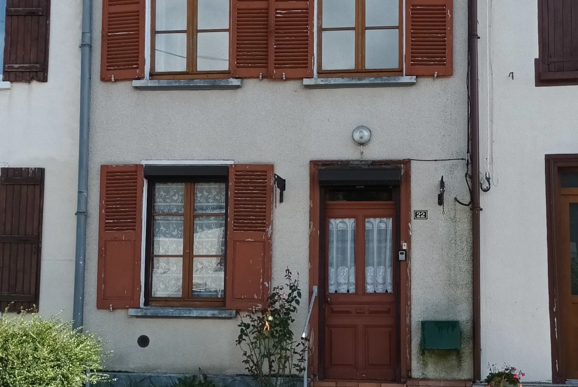 Maison à vendre à Novion-Porcien avec jardin et potentiel d'aménagement 