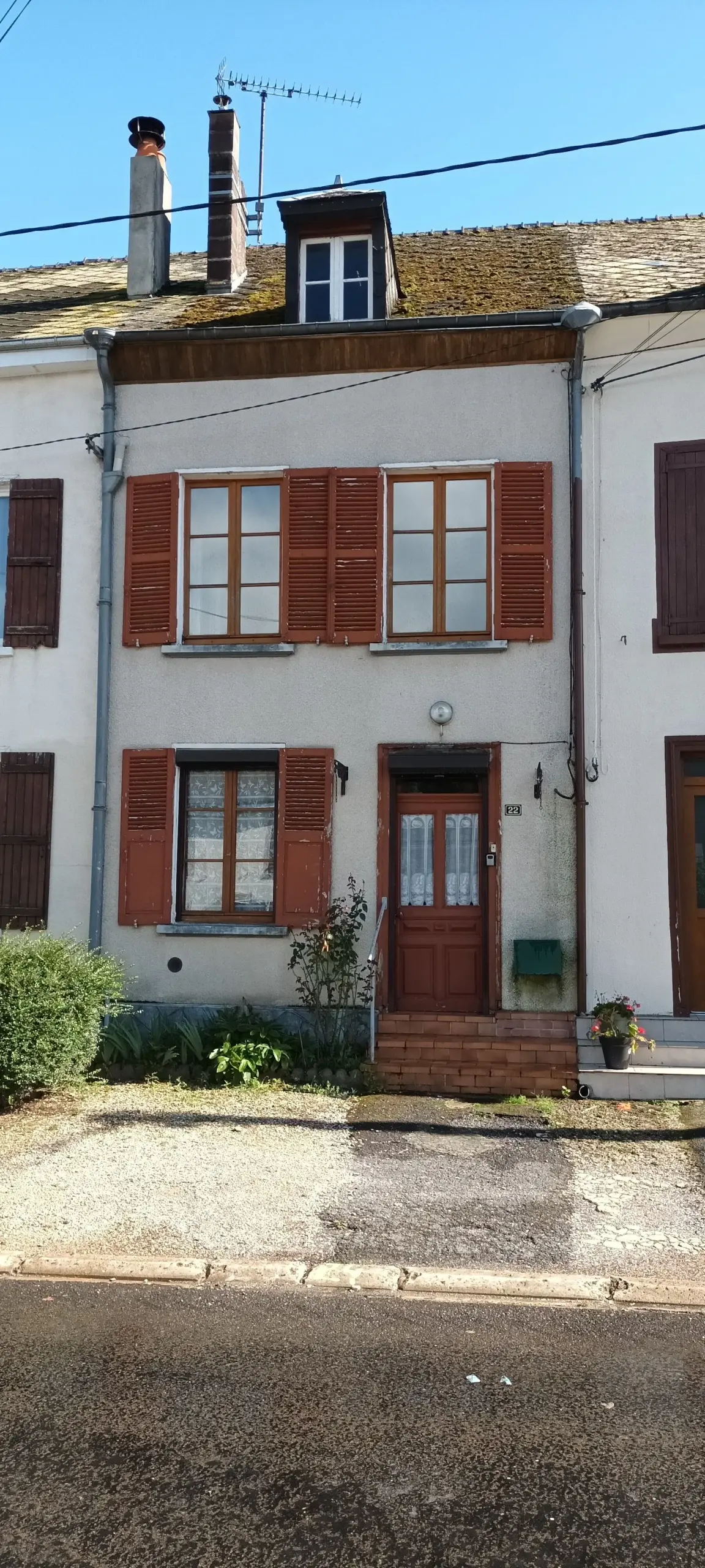 Maison à vendre à Novion-Porcien avec jardin et potentiel d'aménagement 