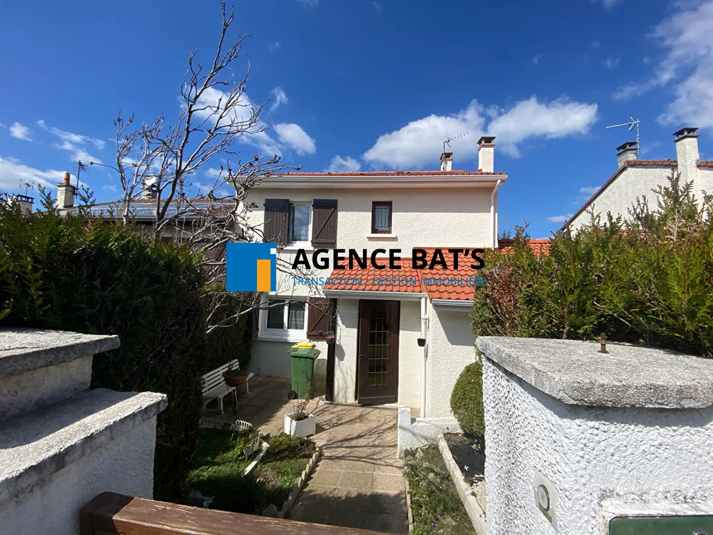 À vendre maison mitoyenne de 86 m² à Le Chambon Feugerolles, calme et rénovée 