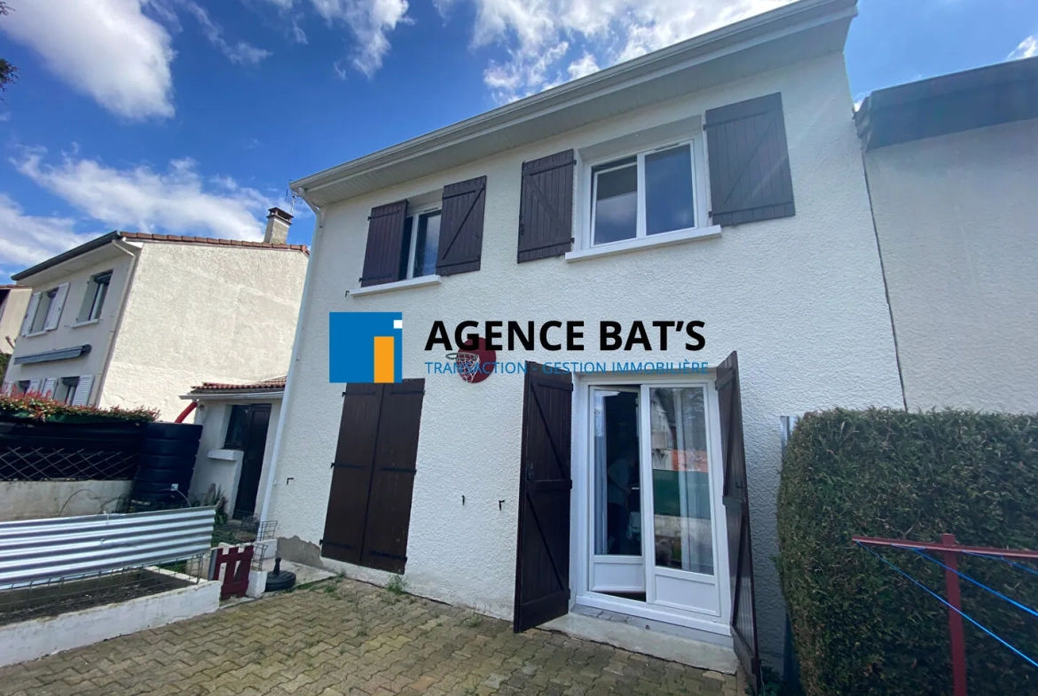 À vendre maison mitoyenne de 86 m² à Le Chambon Feugerolles, calme et rénovée 