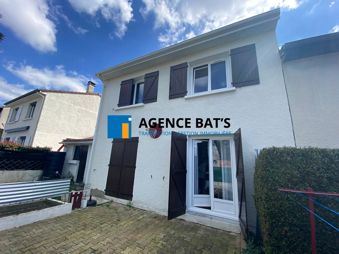 À vendre maison mitoyenne de 86 m² à Le Chambon Feugerolles, calme et rénovée 